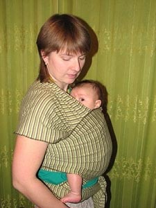 Ребенок в слинге-шарфе Ребенок в слинге-шарфе