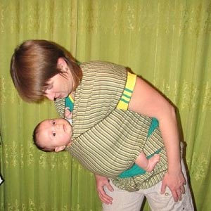 Ребенок в слинге-шарфе Ребенок в слинге-шарфе